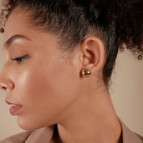 Brinco Meia Bola Lisa Tamanho P Banhado a Ouro 18K