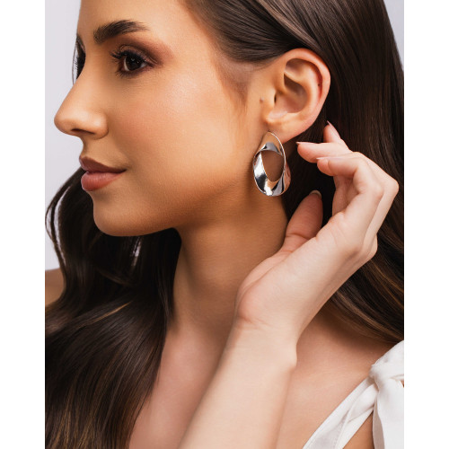 Brinco Oval Torcido Liso Ródio Branco