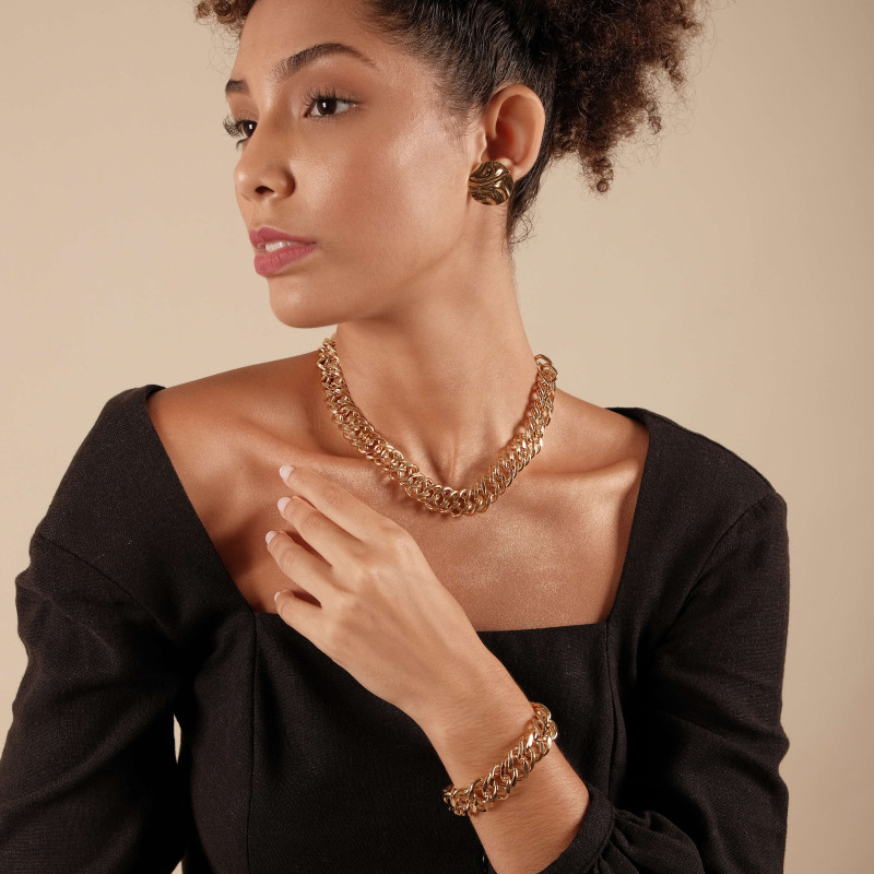 Brinco Redondo Martelado Banhado a Ouro 18K