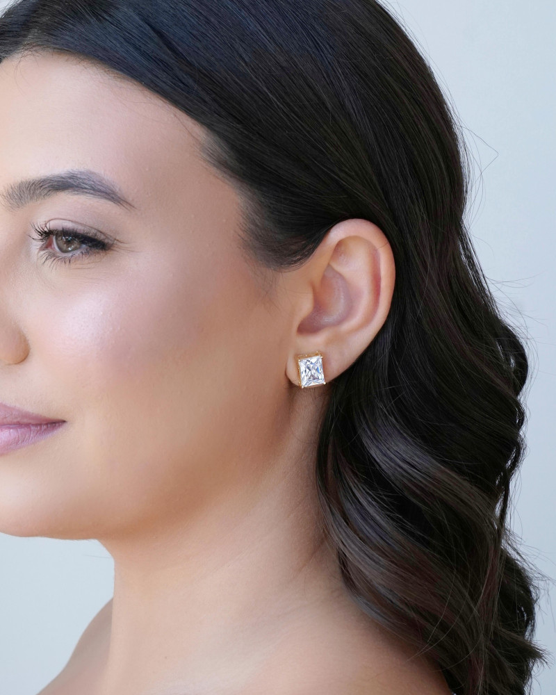 Brinco Retangular Zircônia Banhado a Ouro 18K