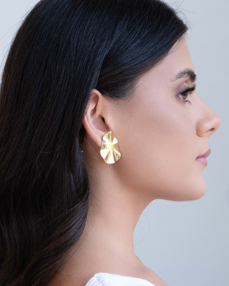 Brinco Orgânico Oval Banhado a Ouro 18K