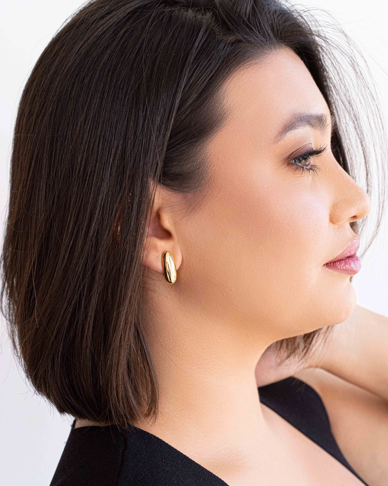 Brinco Meia Argola Lisa Banhado a Ouro 18K