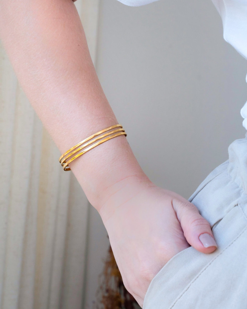 Bracelete Vazado Três Filetes Lisos 1 cm Banhado a Ouro 18K