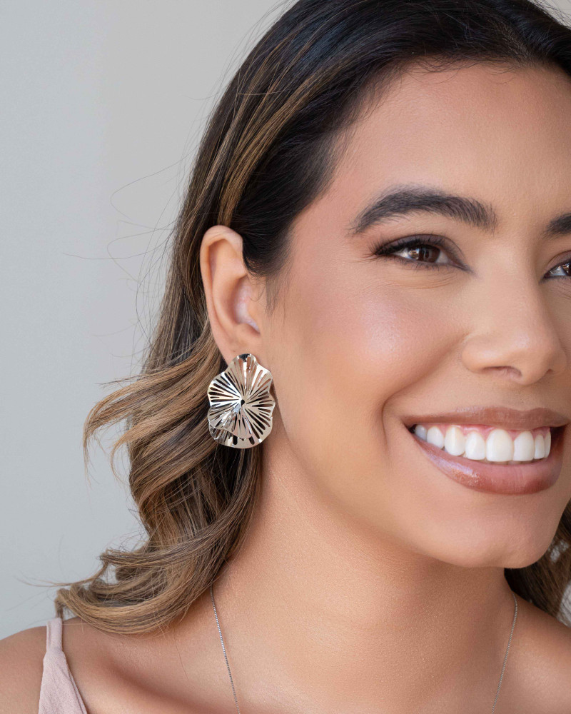 Brinco Flor Vazada Ródio Branco