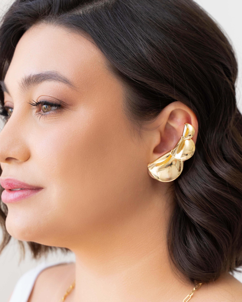 Ear Cuff Redondo Liso Detalhado Banhado a Ouro 18K