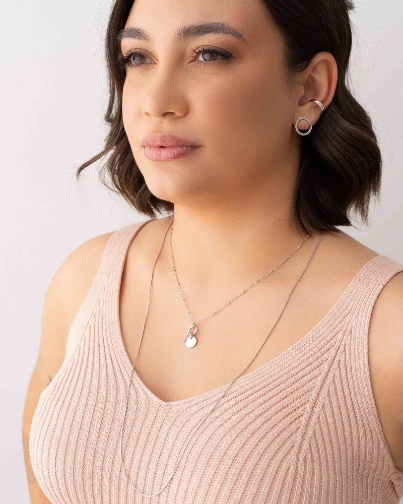 Gargantilha Detalhes Pingente Redondo Ponto de Luz Ródio Branco