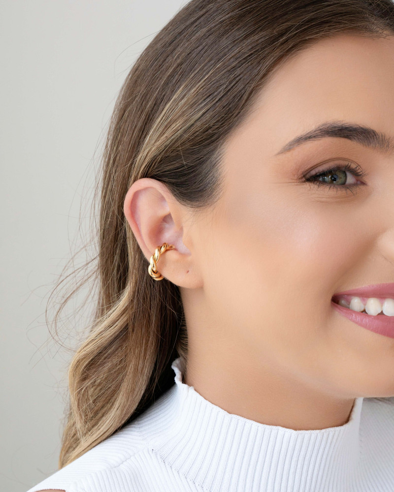 Piercing Torcido Banhado a Ouro 18K