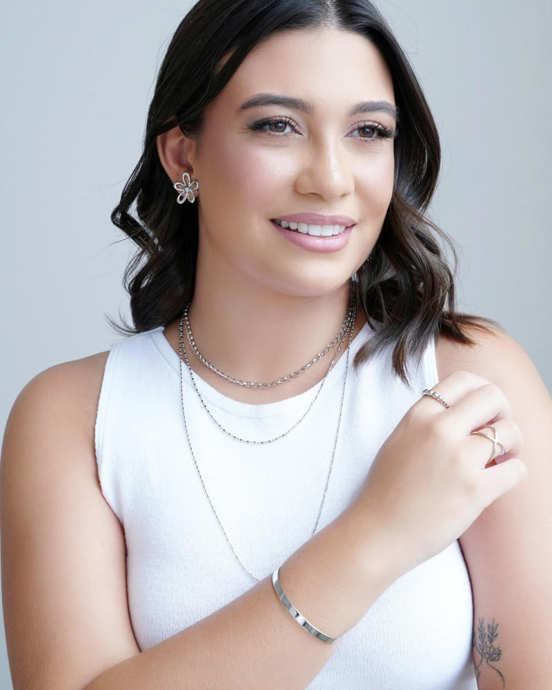 Brinco Flor Vazado Ródio Branco