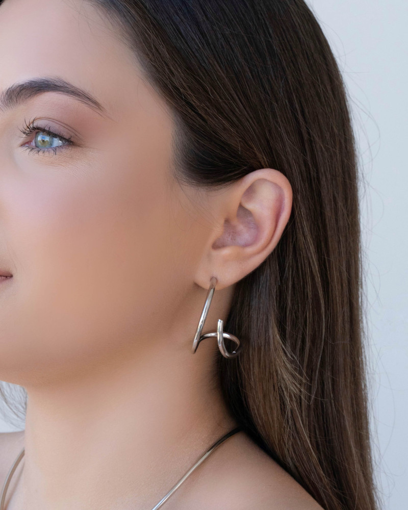 Brinco Meia Argola Fio Liso 4.2 cm Ródio Branco