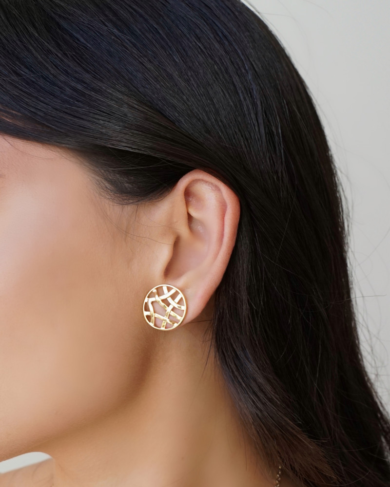 Brinco Redondo Entrelaçado Vazado Banhado a Ouro 18K