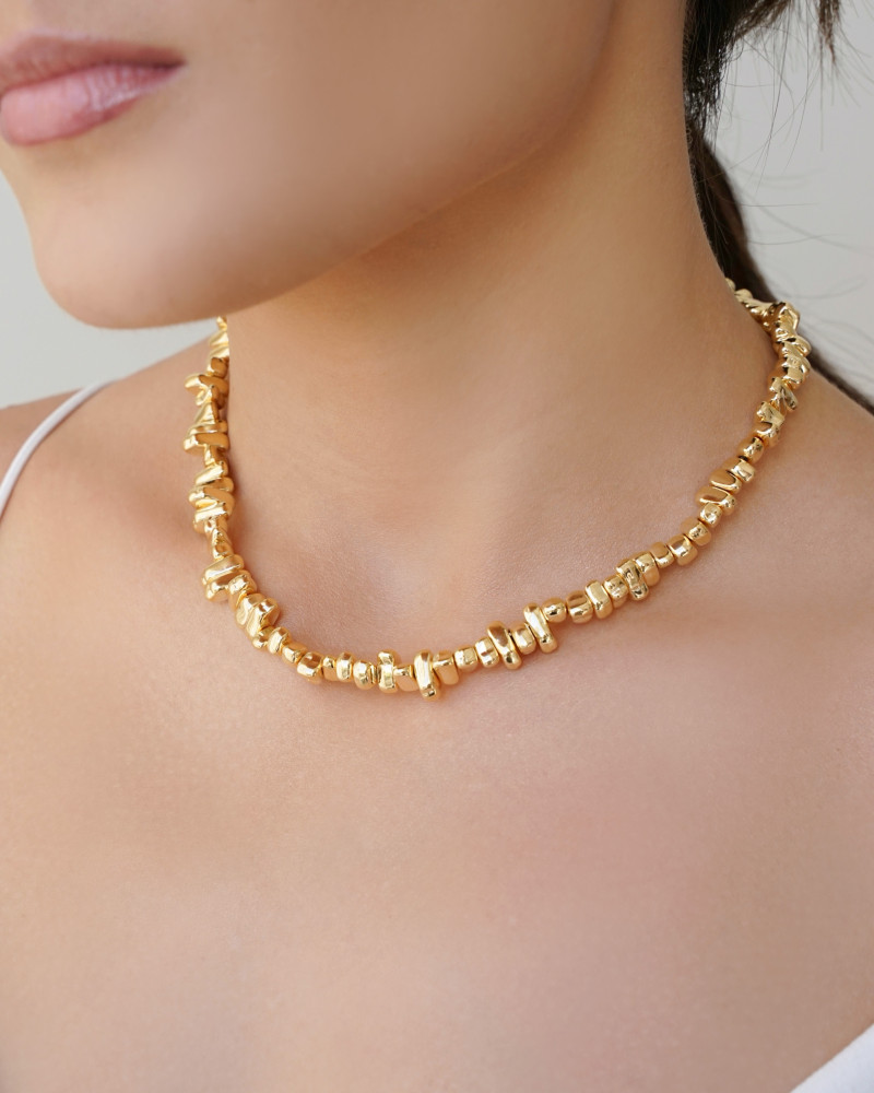 Choker Cascalhos Lisos Banhado a Ouro 18K