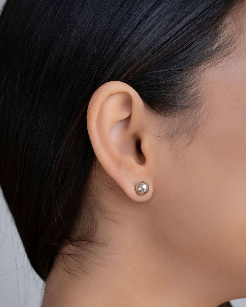 Brinco Bola 8 mm Ródio Branco