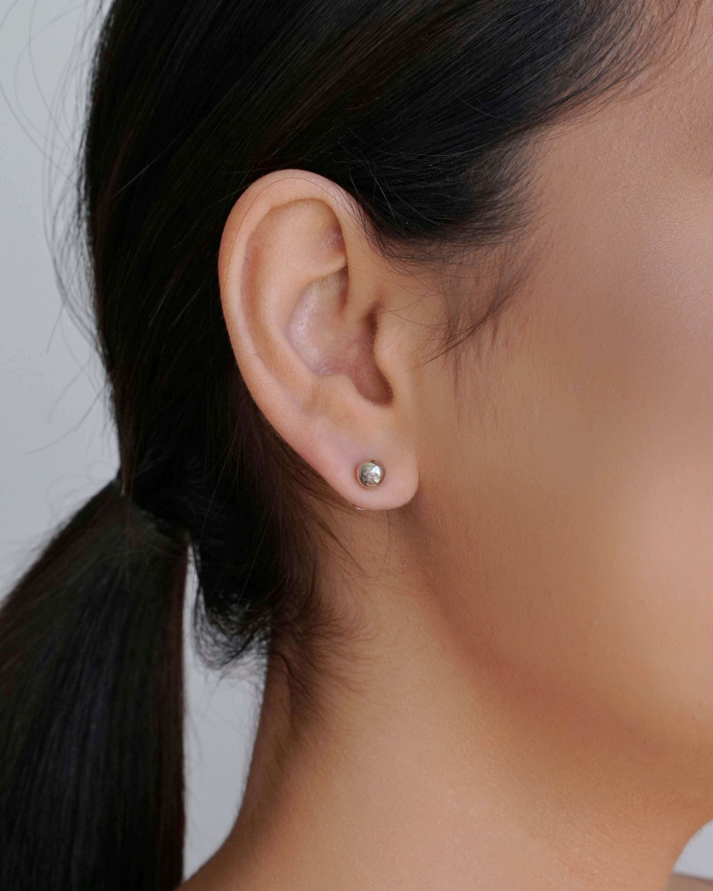 Brinco Bola 6 mm Ródio Branco