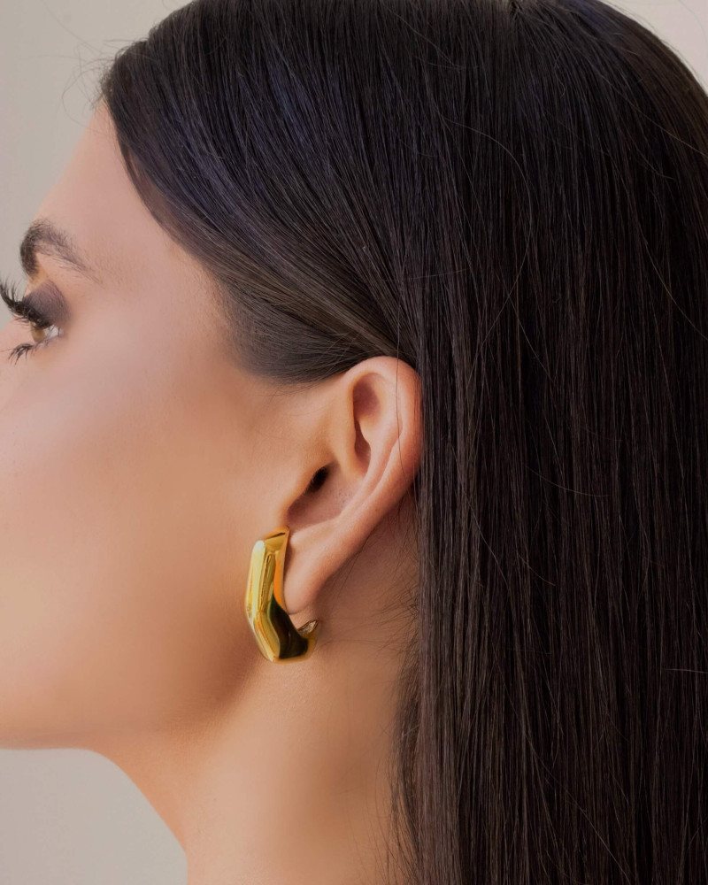 Ear Hook Geométrico Liso 3.2 cm Banhado a Ouro 18K