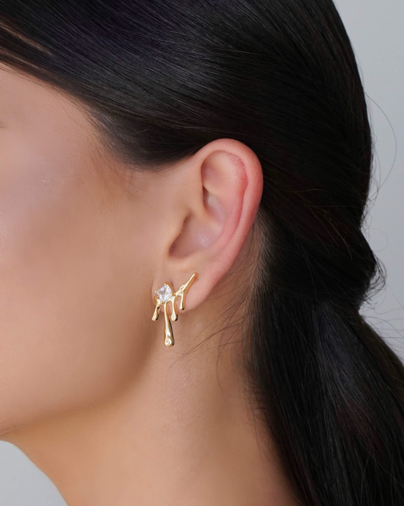Ear Cuff Orgânico Derretido Ponto de Luz Cristal 2.5 cm Banhado a Ouro 18K