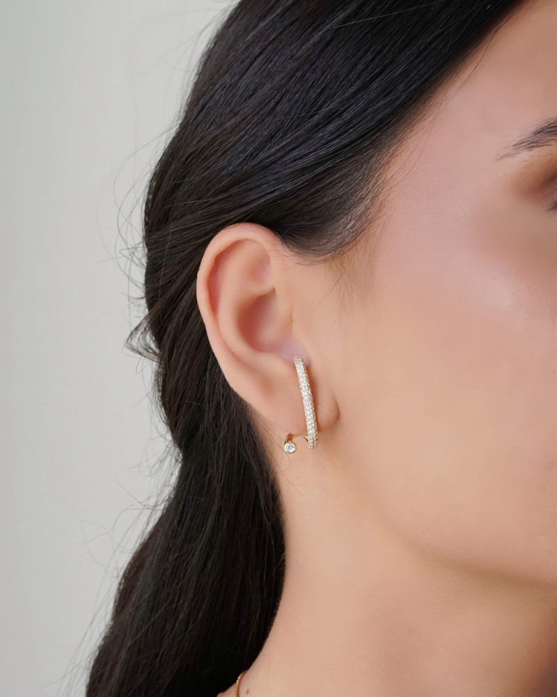 Ear Hook Ponto de Luz Cravejado Cristal 2.5 cm Banhado a Ouro 18K