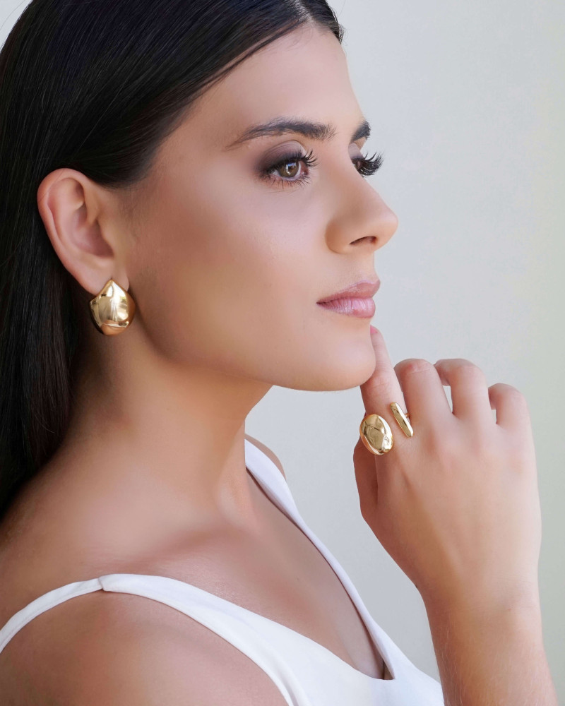 Brinco Abaulado Liso 2.8 cm Banhado a Ouro 18K