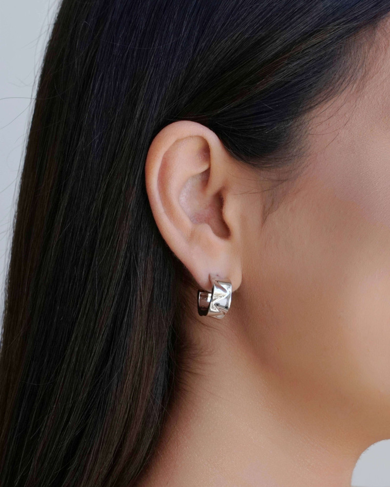 Brinco Argola Martelada 1.6 cm Ródio Branco