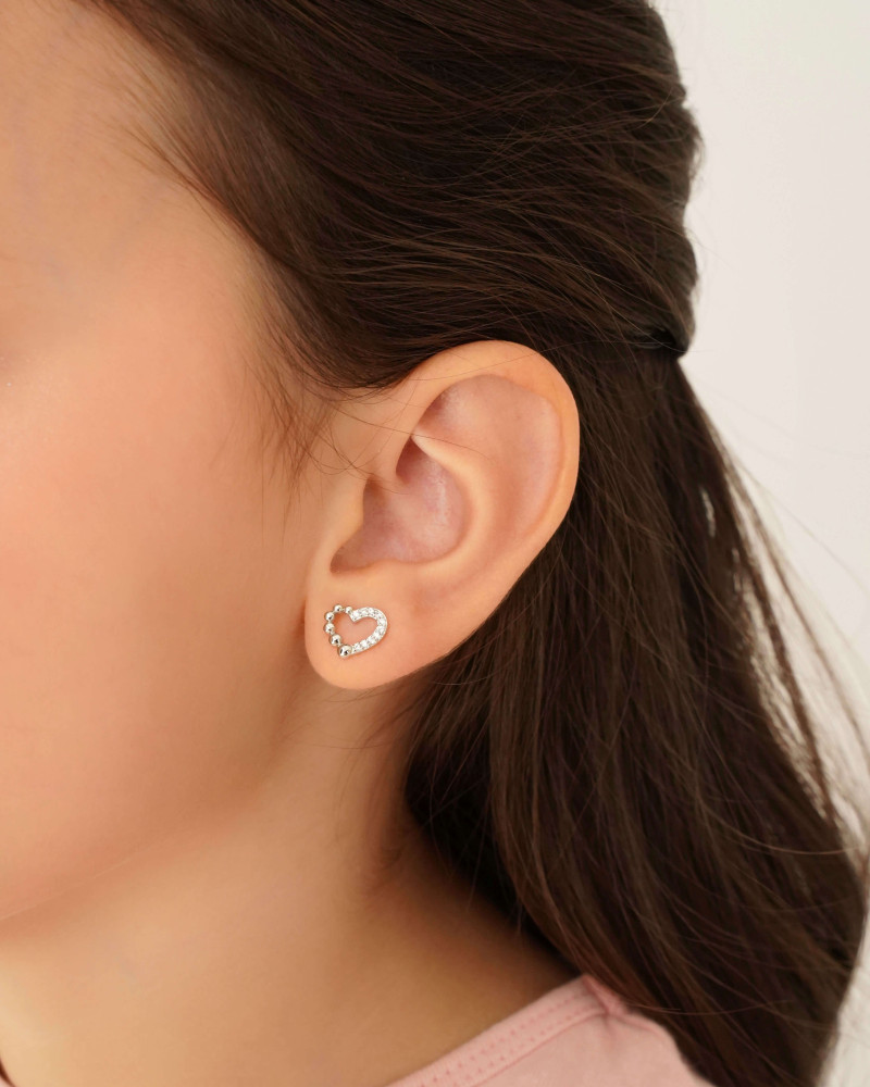 Brinco Infantil Coração Bolinhas Cravejado Cristal Ródio Branco