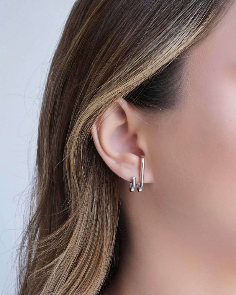 Ear Hook Filetes Lisos 2.4 cm Ródio Branco