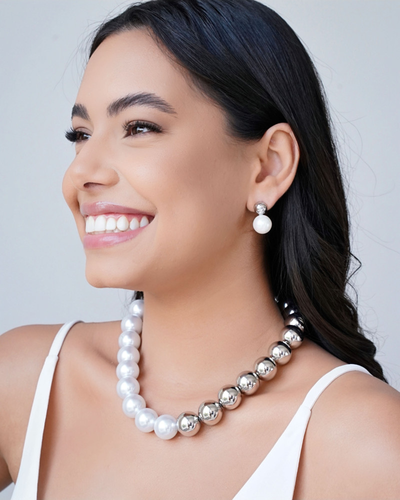 Gargantilha Bolas Lisas e Pérolas Ródio Branco - 40 cm