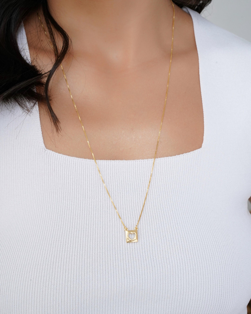 Escapulário Espírito Santo Coração Vazado Banhado a Ouro 18K - 60 cm