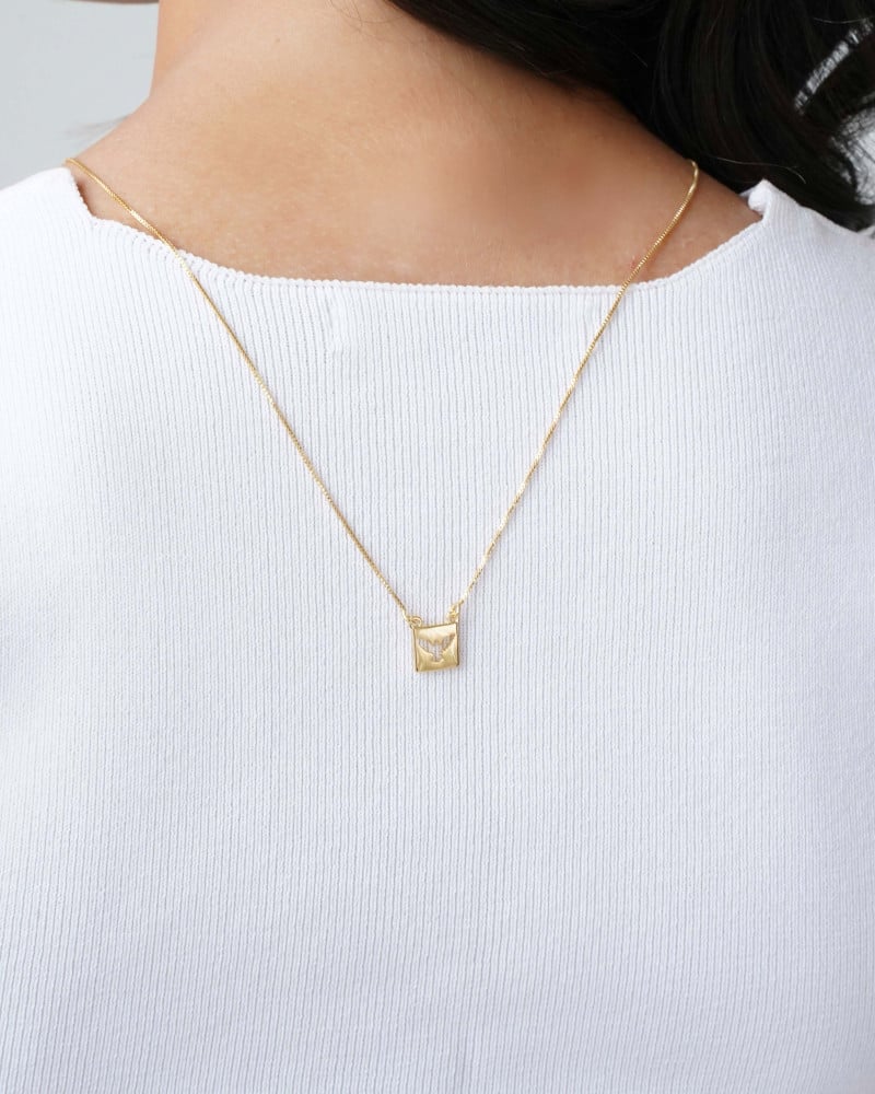 Escapulário Espírito Santo Coração Vazado Banhado a Ouro 18K - 60 cm