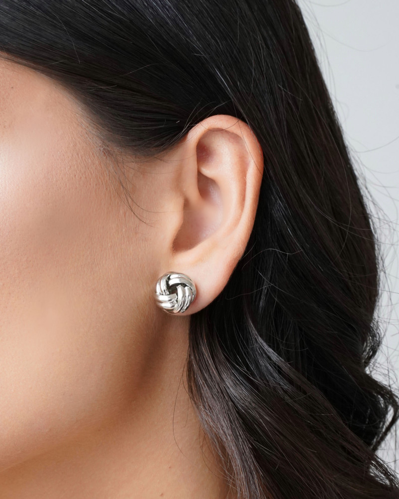 Brinco Nó Liso 1.4 cm Ródio Branco