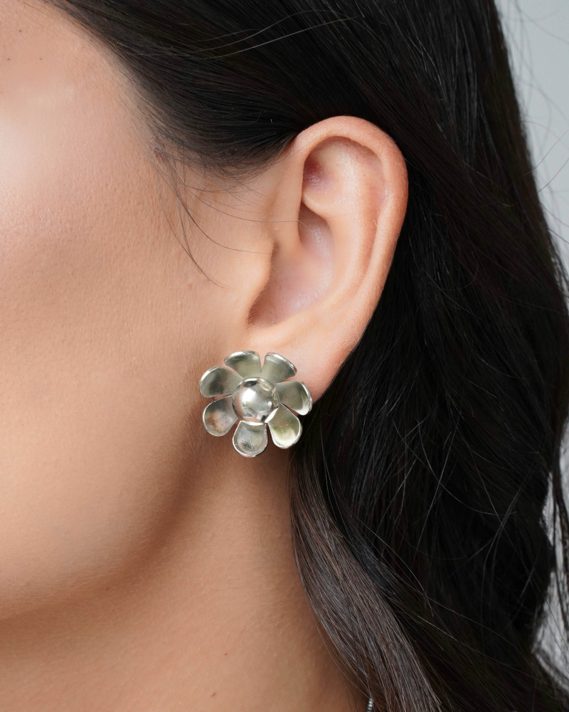 Brinco Flor Lisa 2.3 cm Ródio Branco