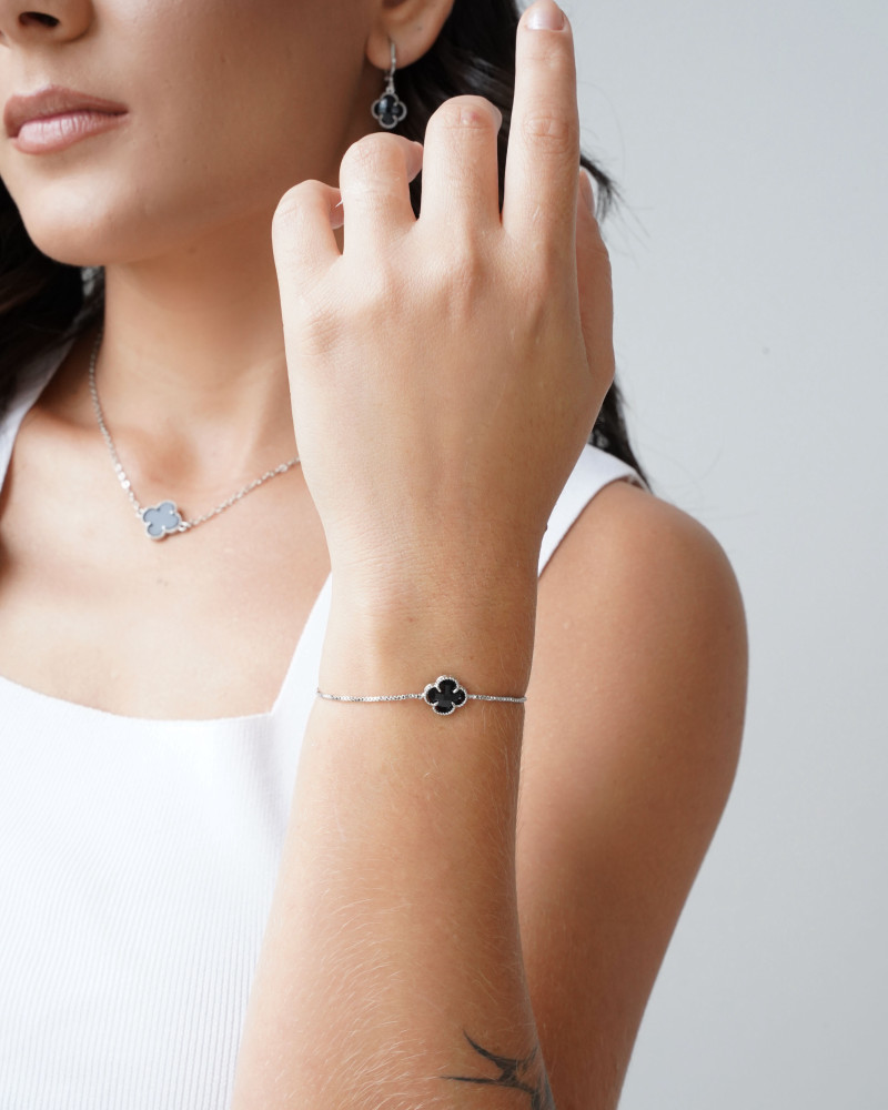 Pulseira Trevo Preto Fecho Gravata Ródio Branco