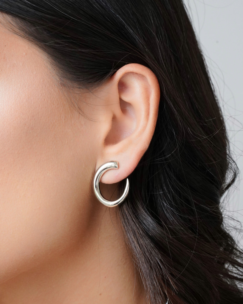 Brinco Oval Liso Vazado 2.4 cm Ródio Branco