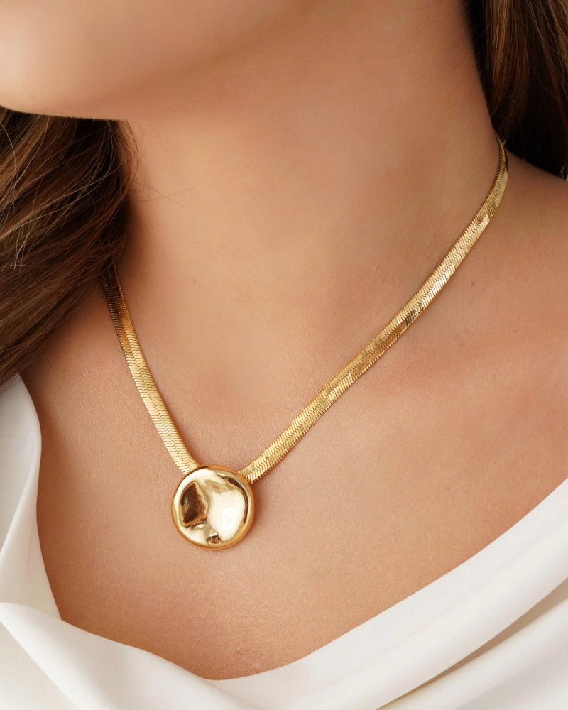 Gargantilha Malha Fita Orgânico Liso Banhado a Ouro 18K