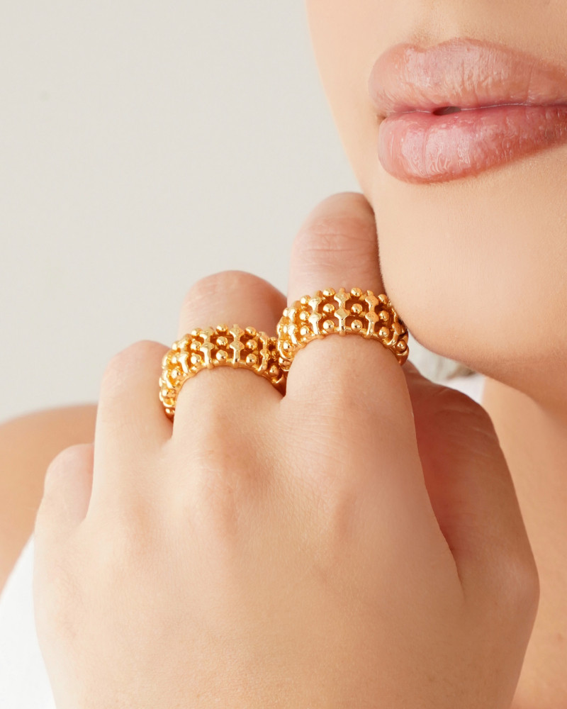 Anel Bolinhas Texturizadas Tamanho 16 Banhado a Ouro 18K