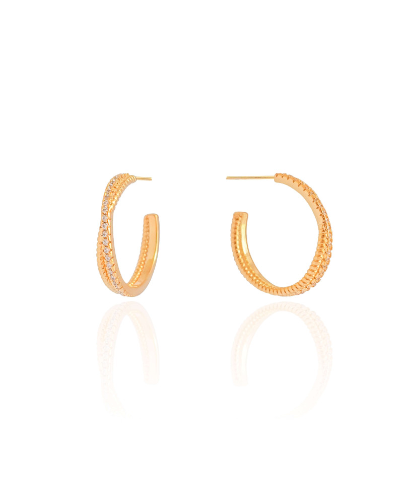 Brinco Argola Entrelaçada Cravejada Cristal 2.2 cm Banhado a Ouro 18K
