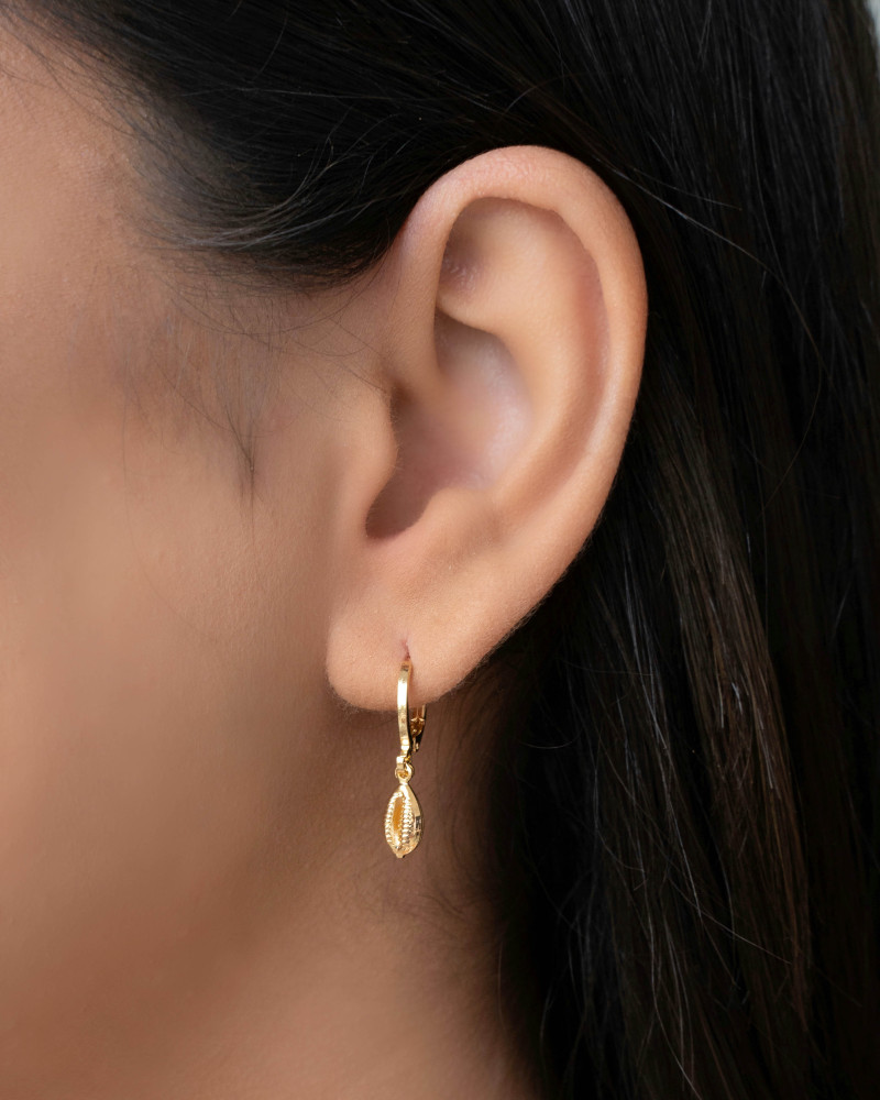 Brinco Argola Click Búzios 2.5 cm Banhado a Ouro 18K