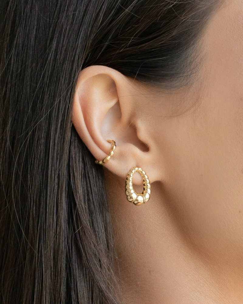 Brinco Oval Torcido 1.8 cm Banhado a Ouro 18K