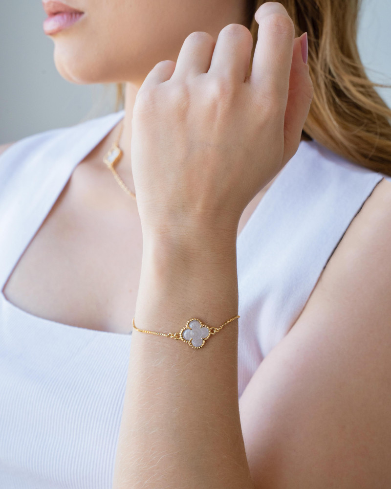 Pulseira Trevo Madrepérola Fecho Gravata Banhado a Ouro 18K