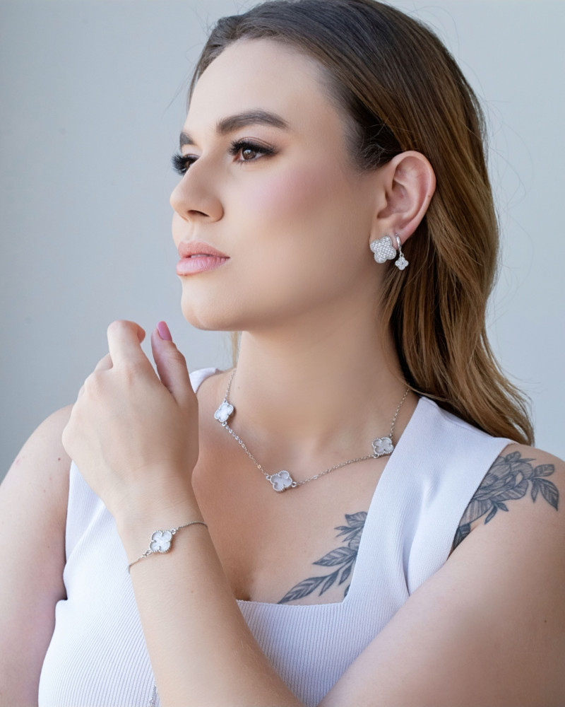 Pulseira Trevo Madrepérola Fecho Gravata Ródio Branco