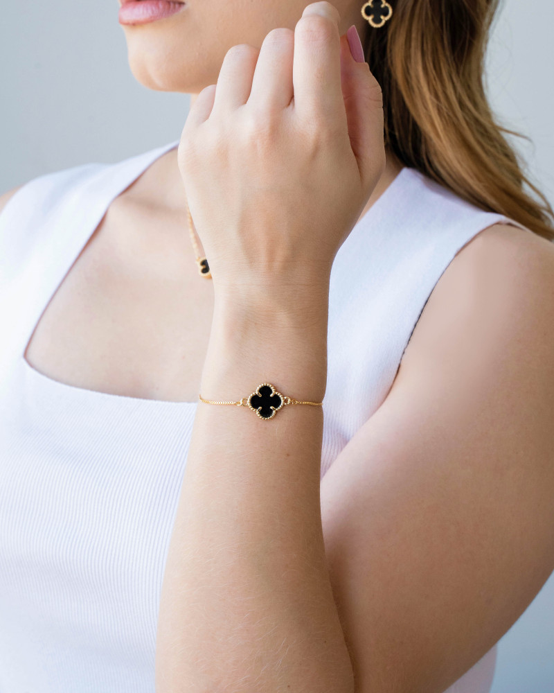 Pulseira Trevo Preto Fecho Gravata Banhado a Ouro 18K