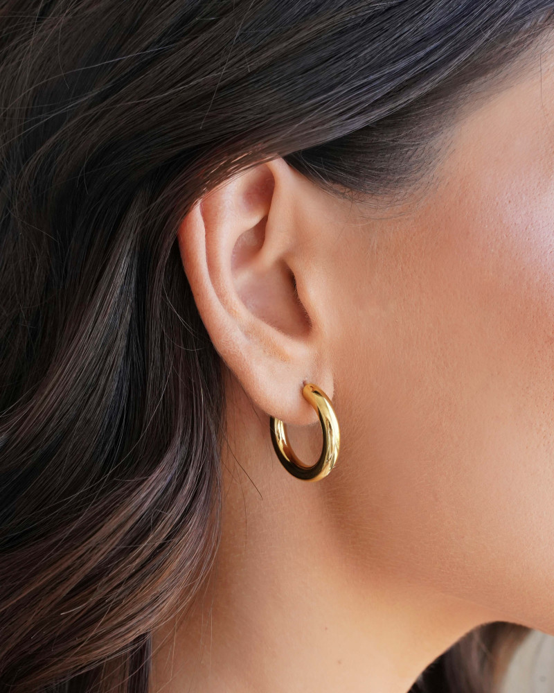 Brinco Argola Tubo Lisa 2.3 cm Banhado a Ouro 18K