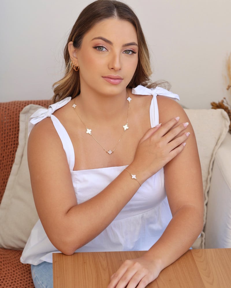 Gargantilha Elos Trevo Riscado e Madrepérola Banhado a Ouro 18K - 50 cm