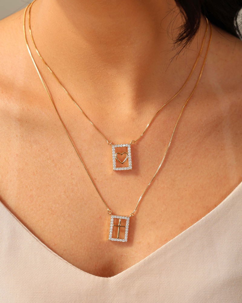 Gargantilha Dupla Cruz Coração Cravejado Cristal Banhado a Ouro 18K