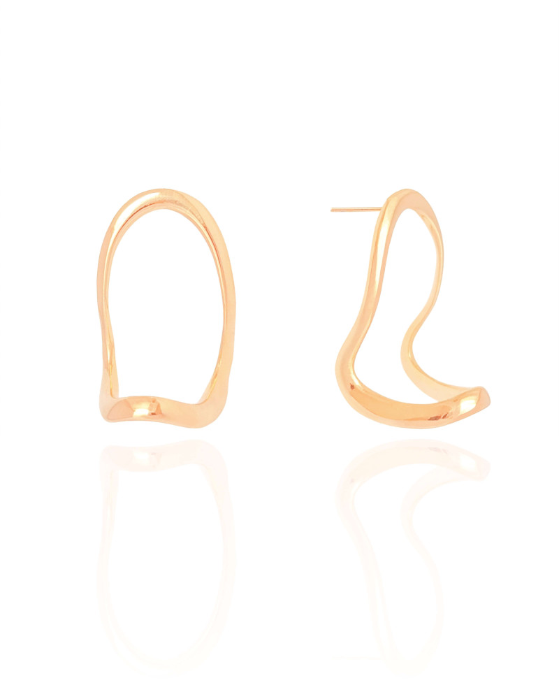 Brinco Orgânico Vazado Liso Banhado a Ouro 18K