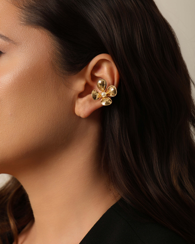 Piercing Flor Pérola Banhado a Ouro 18K