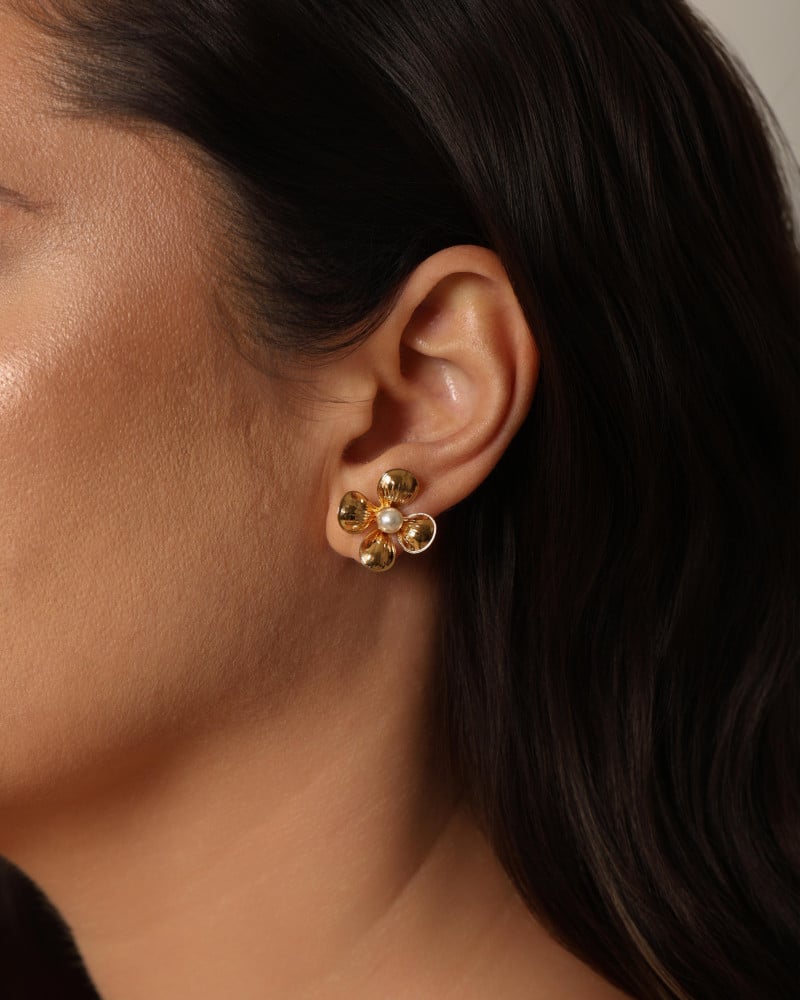 Brinco Flor Pérola 1.9 cm Banhado a Ouro 18K