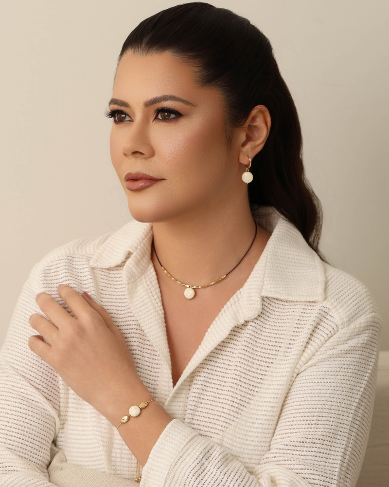 Pulseira Howlita 12 mm Fecho Gravata Banhado a Ouro 18K