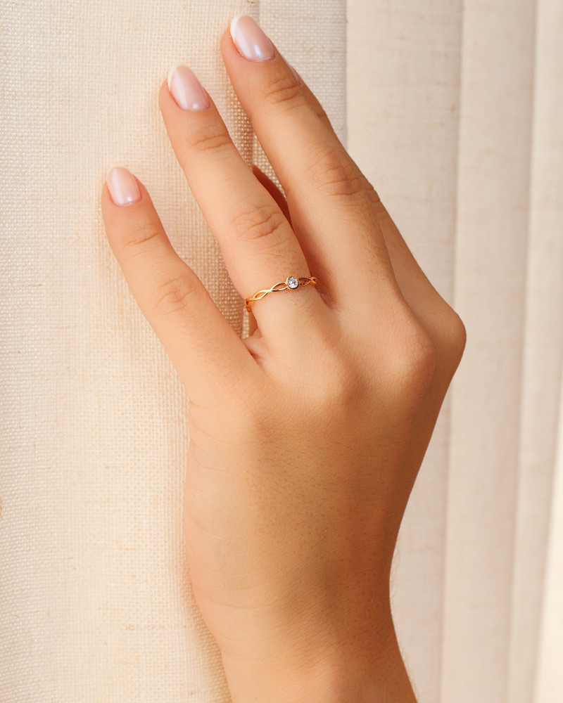 Anel Entrelaçado Ponto de Luz Cristal Tamanho 20 Banhado a Ouro 18K