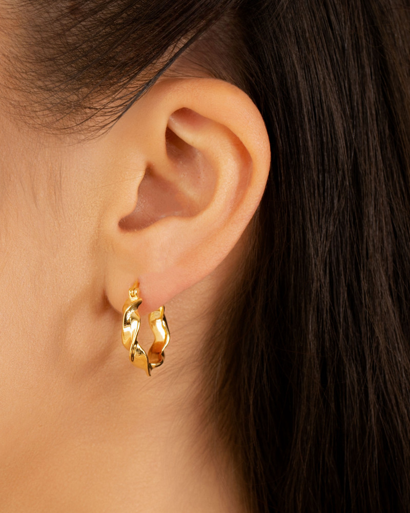 Brinco Argola Torcida Fecho Italiano 2.2 cm Banhado a Ouro 18K