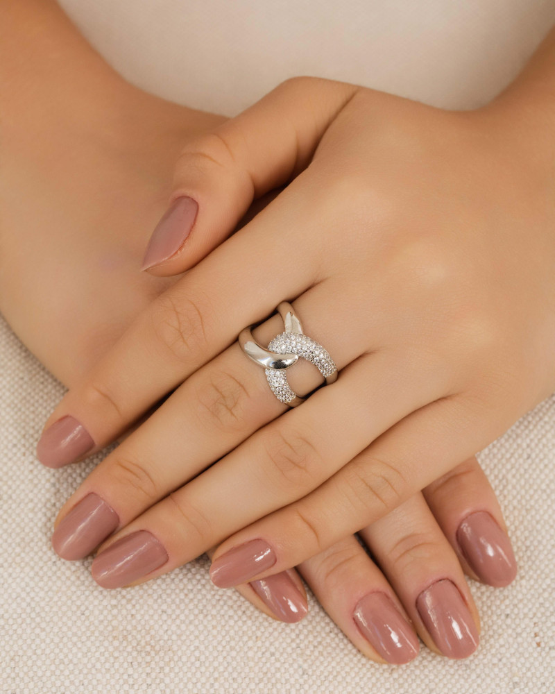 Anel Entrelaçado Cravejado Cristal Tamanho 16 Ródio Branco