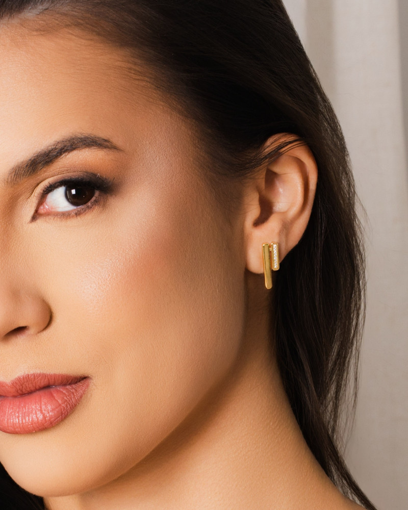 Brinco Palito Duplo Cravejado Cristal 1.9 cm Banhado a Ouro 18K